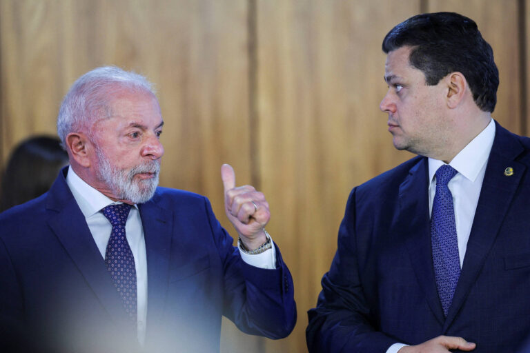 Senadores temem crise política por rejeição de Messias ao STF