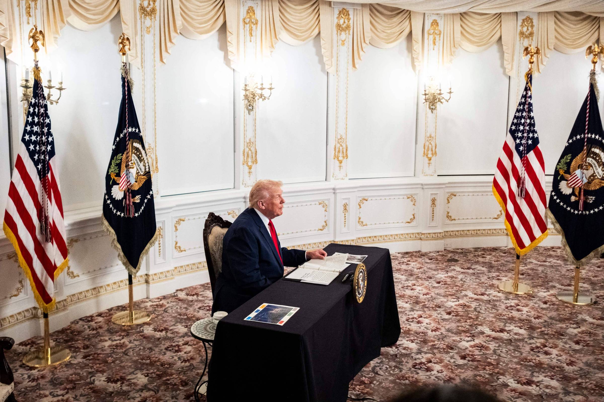 Trump e Maduro trocam telefonema em meio a tensões no Caribe