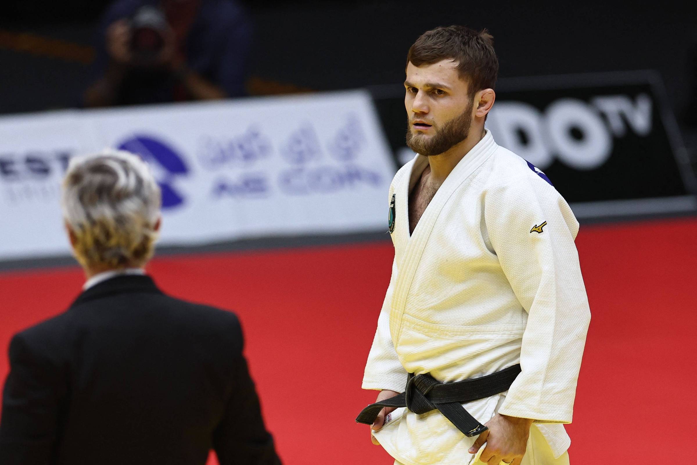 Judoca russo conquista título inédito após retorno do país ao judô