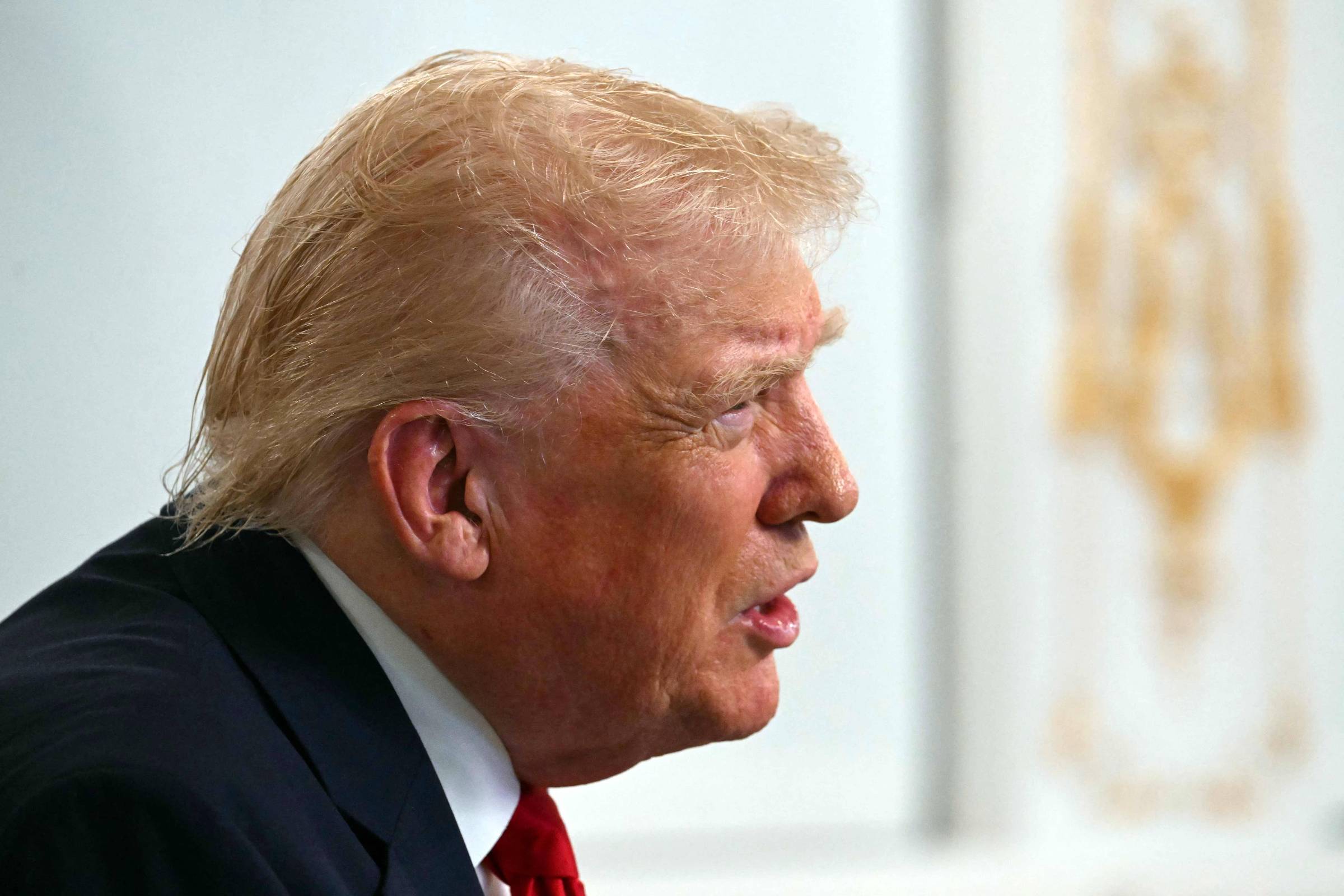 Trump anuncia fechamento total do espaço aéreo da Venezuela