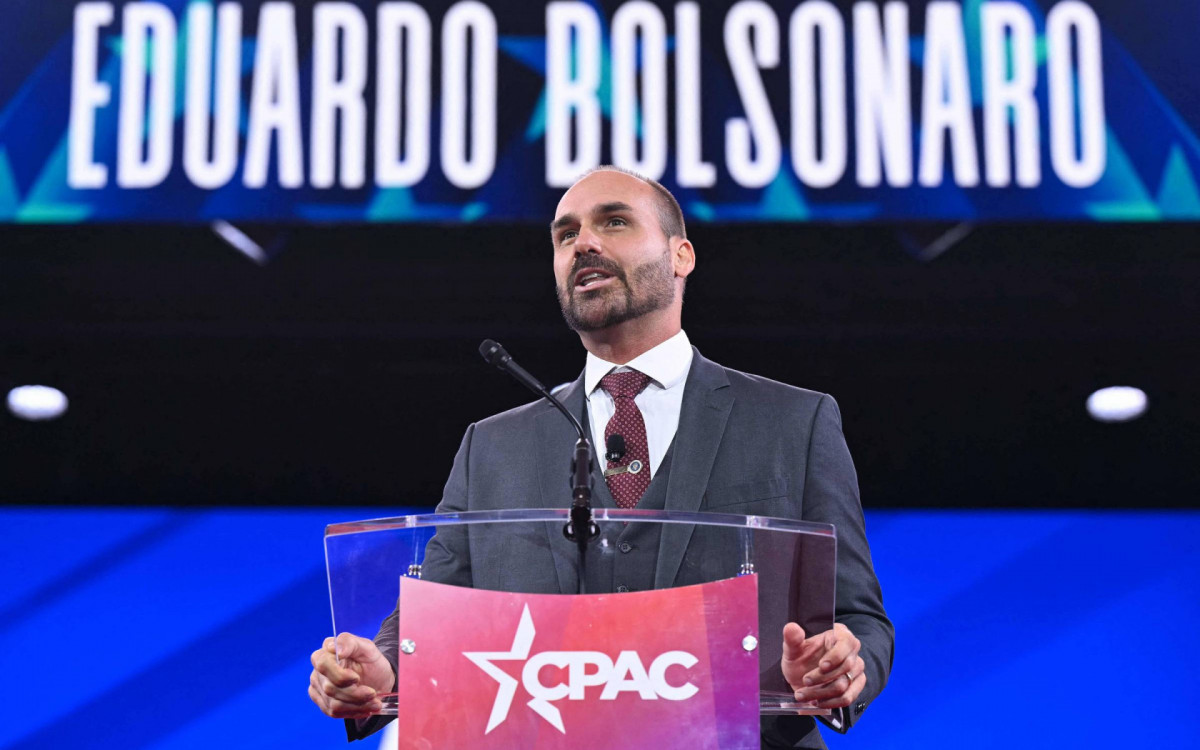 STF Torna Eduardo Bolsonaro Réu por Unanimidade em Caso de Coação e Trama Golpista