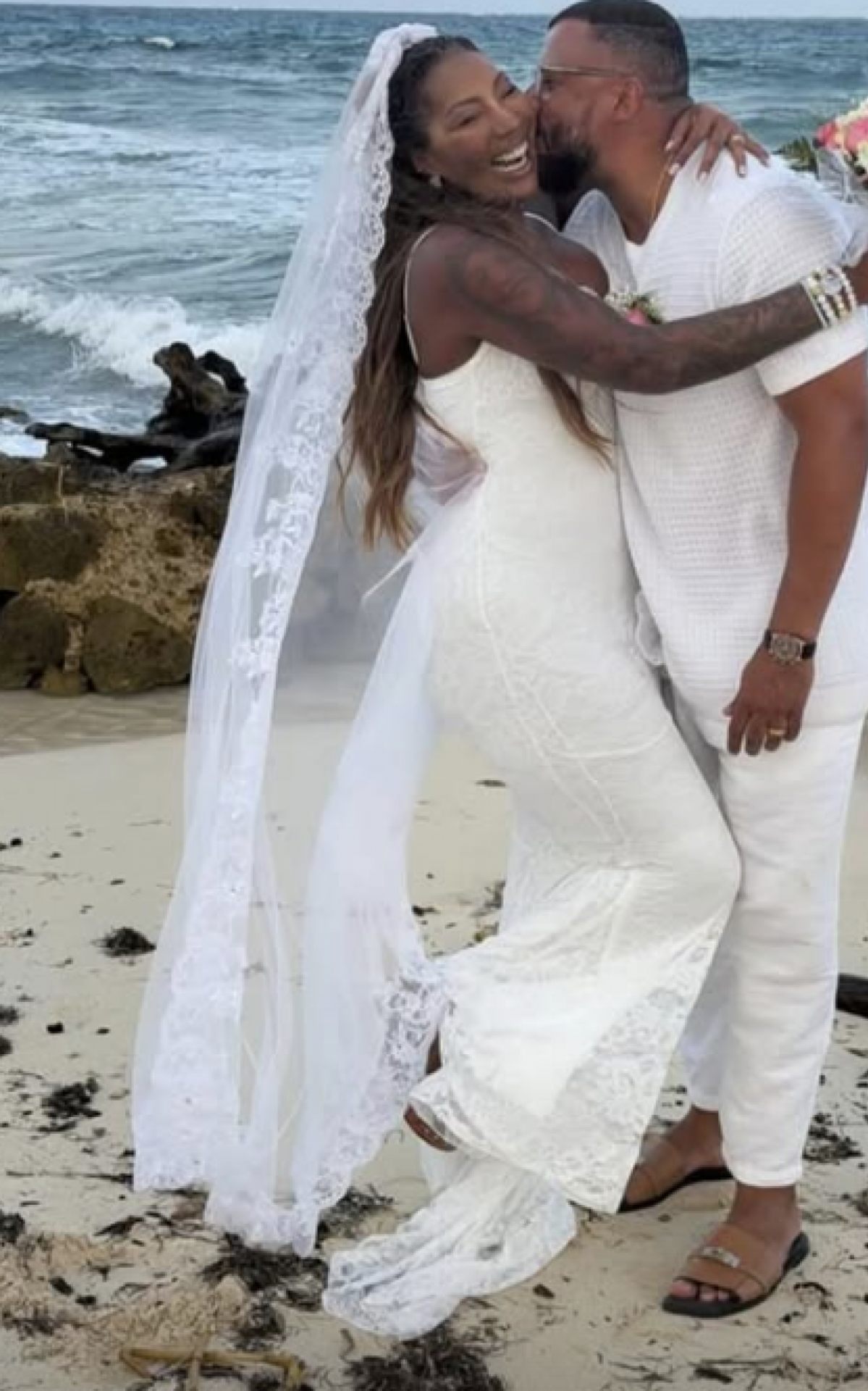 Amor na Colômbia: Mãe de Ludmilla celebra renovação de votos em cenário paradisíaco