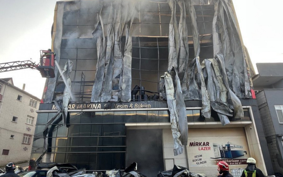 Incêndio Devasta Fábrica de Perfumes na Turquia, Deixando Seis Mortos e Feridos