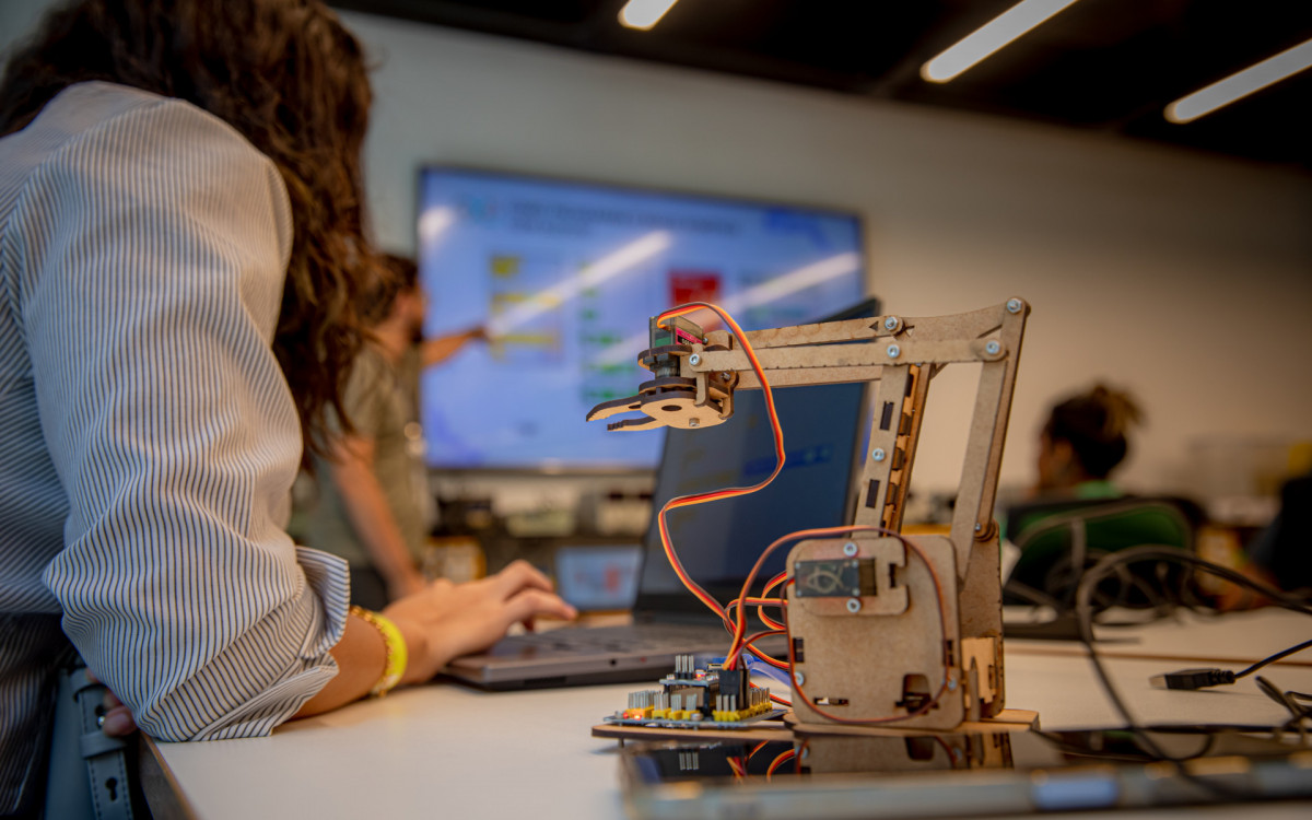 Qualificação Gratuita: Cursos profissionalizantes abrem portas para o mercado de trabalho