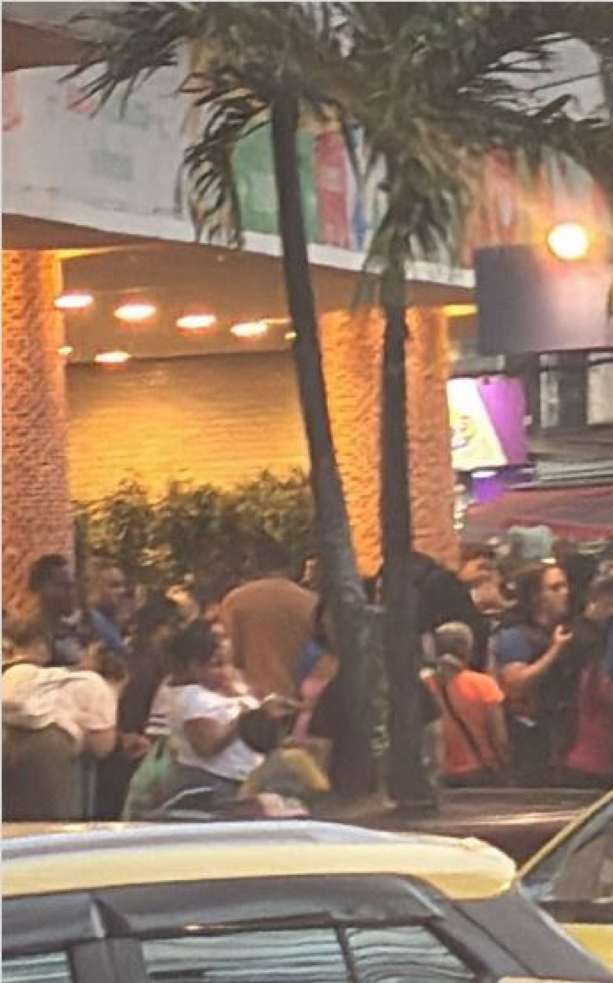 Homem é Ferido por Bala Perdida Próximo ao Madureira Shopping em Meio a Tiroteio no Campinho