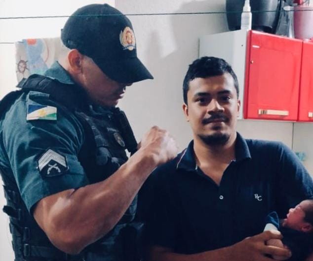 Herói Fardado: Sargento Salva Recém-Nascida de Engasgo Pela Segunda Vez no Mesmo Bairro