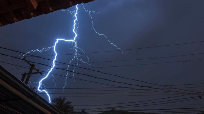 Chuvas Intensas em Rondônia: Energisa Alerta para Riscos com a Rede Elétrica
