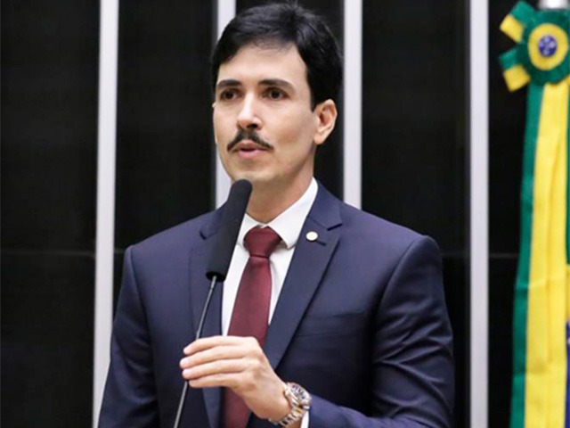 Deputado Federal é Suspeito de Envolvimento em Desvio de R$ 14 Milhões do INSS; PF Pede Monitoramento