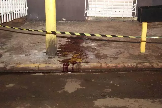 Homem é Baleado no Estacionamento de Supermercado no Aero Rancho e Estado de Saúde Preocupa