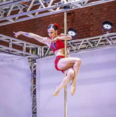 Campeã Mundial de Pole Sport Desafia Preconceitos e Inspira Atletas em Campo Grande