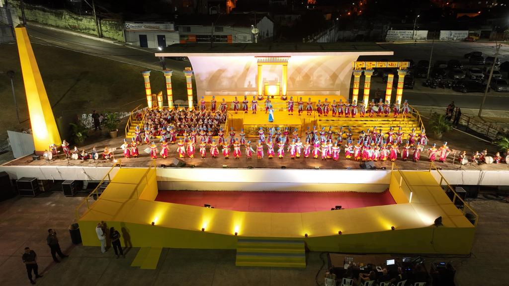 Praça Maria Aragão se transforma em palco para ópera com alunos da rede municipal
