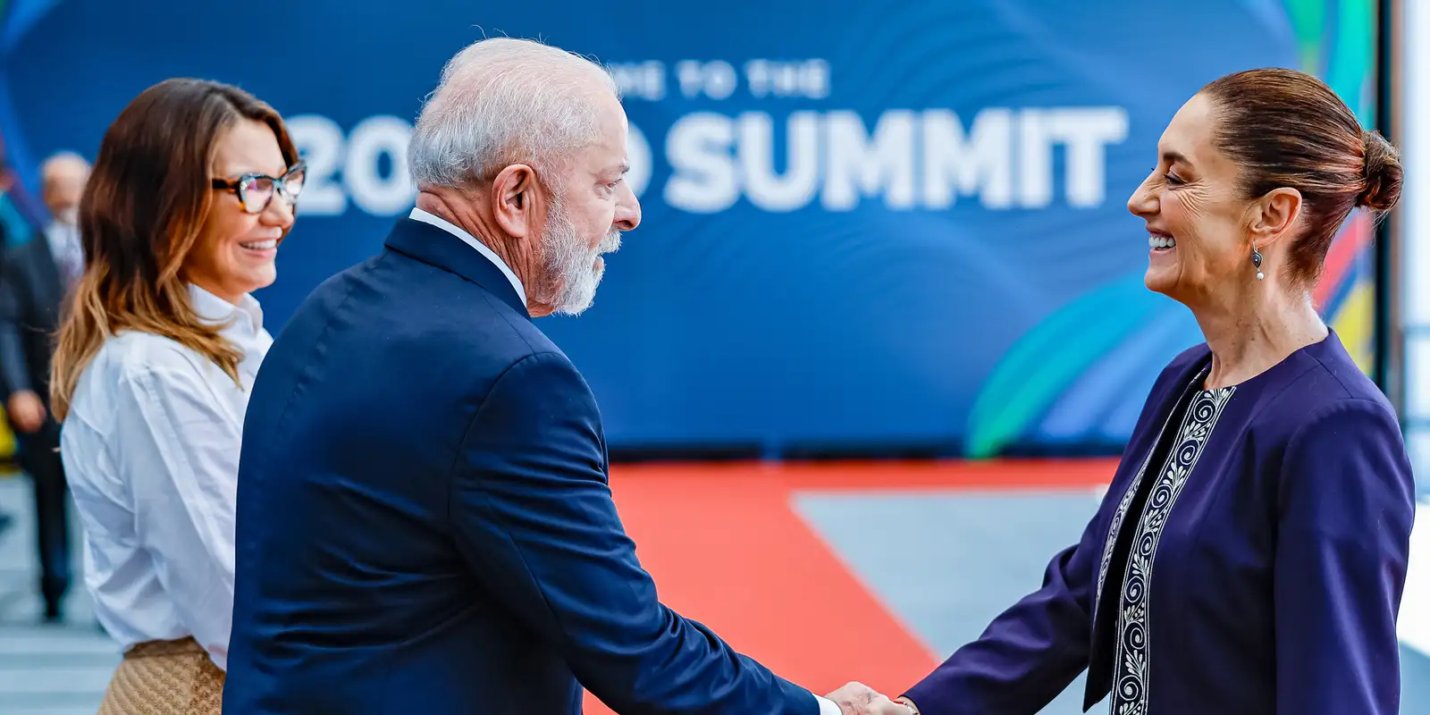 México Busca Parceria Brasileira para Impulsionar Produção de Etanol, Revela Sheinbaum em Conversa com Lula