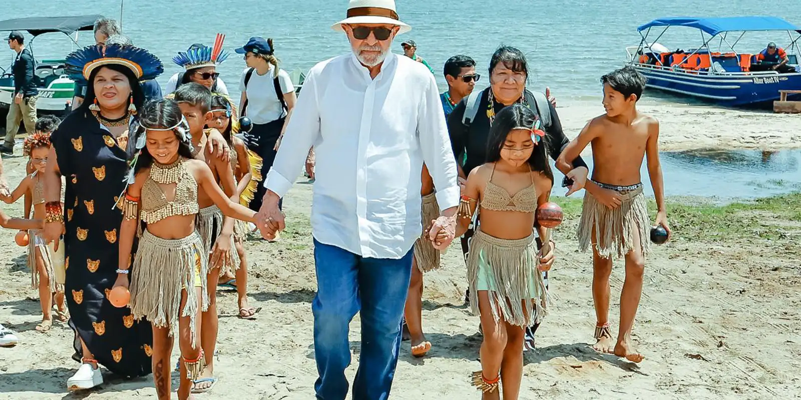Lula Surpreende Aldeia Indígena no Pará com Promessa de Energia e Anúncio de Universidade