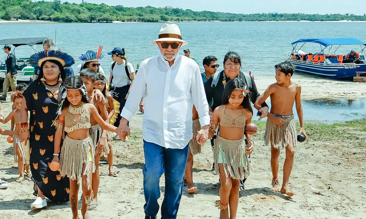Lula Promete Energia Elétrica para Aldeia Indígena no Pará Após Surpresa com a Falta de Luz