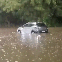 Temporal em Campo Grande: Transbordamento de córregos causa caos e resgate dramático na Avenida Capibaribe