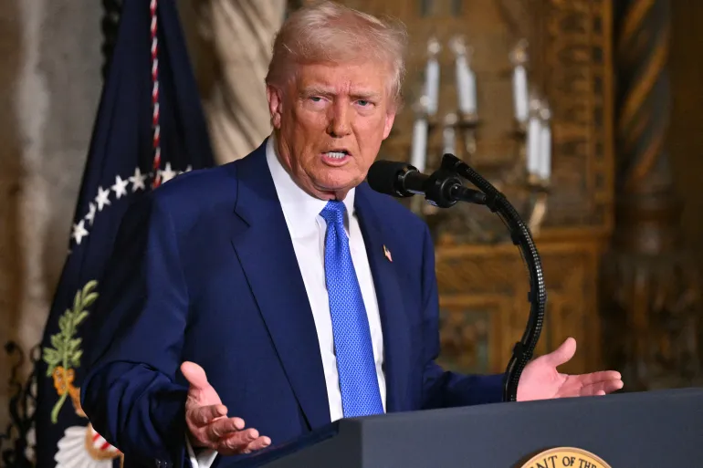 Trump Ameaça Processar BBC em Até US$ 5 Bilhões por Edição Considerada ‘Enganosa’ de Documentário