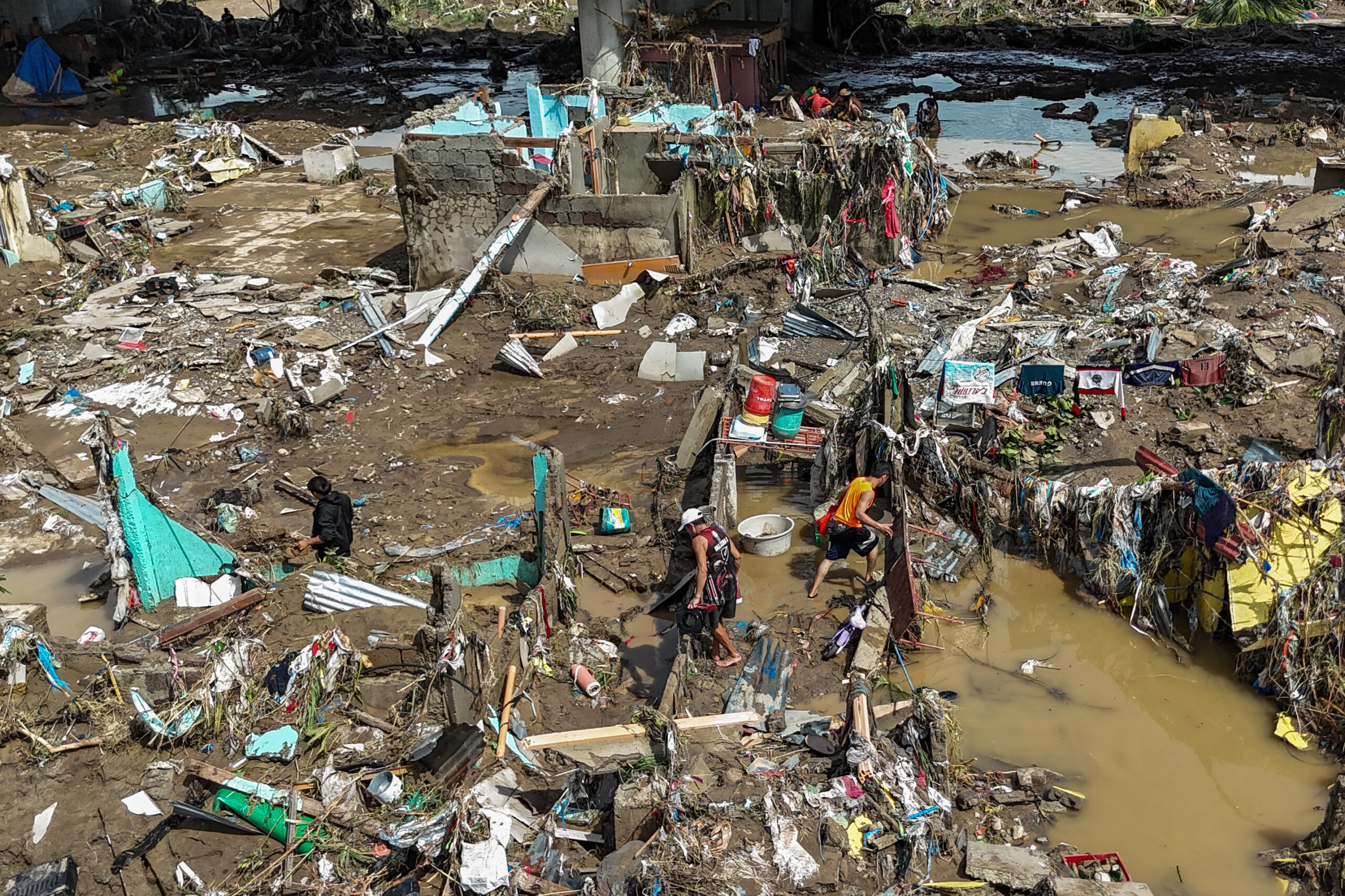 Tufão Kalmaegi Deixa Rastro de Destruição e Mais de 60 Mortos nas Filipinas