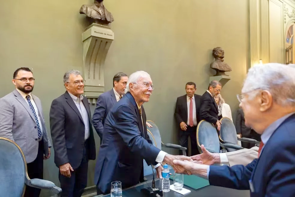 Academia Brasileira de Letras Celebra a Vocação Literária de Acadêmico com Lançamento e Homenagem