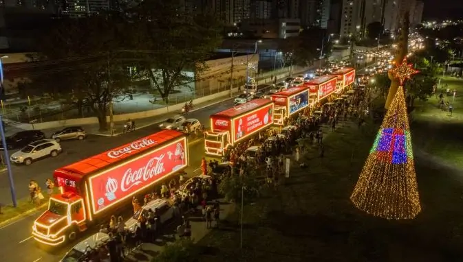 Magia Natalina Ilumina Natal: Caravana da Coca-Cola Desfila pelas Ruas da Capital Potiguar