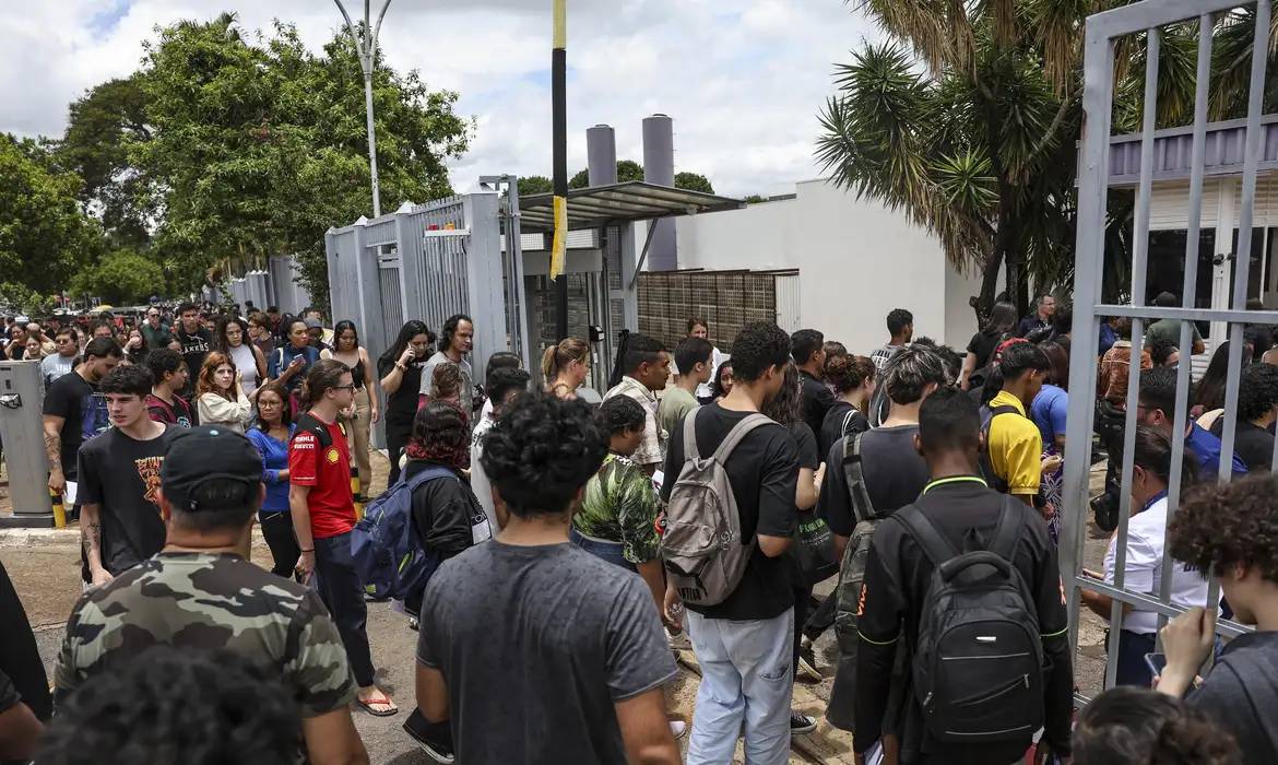 Enem 2024: Mais de 3,5 milhões de estudantes enfrentam o segundo dia de provas em todo o país