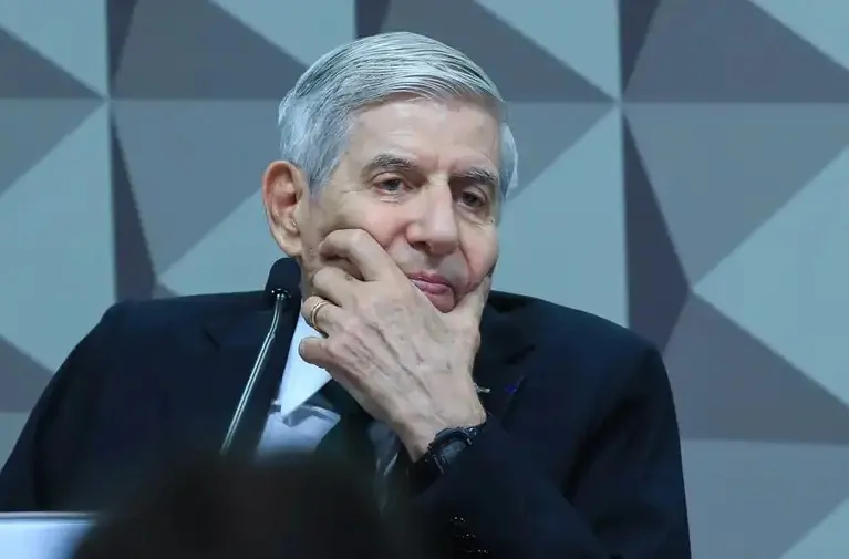 Moraes Intima Defesa de Heleno a Comprovar Diagnóstico de Alzheimer Sob Suspeita