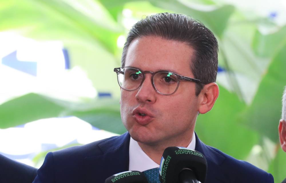 Gigantes da Tecnologia e Oposição Unem Forças Contra Urgência em Projeto de Lei para Mercados Digitais