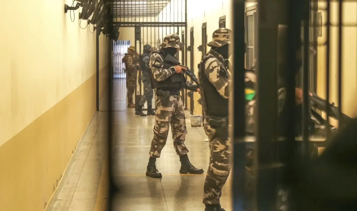 Operação Mute Varre Presídio em Cruzeiro do Sul em Busca de Ilícitos e Falhas Estruturais