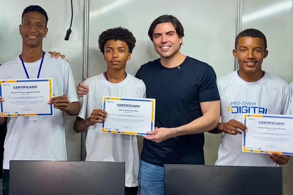Pró-Jovem Digital: Formatura Impulsiona Futuro de Jovens em Vulnerabilidade no DF