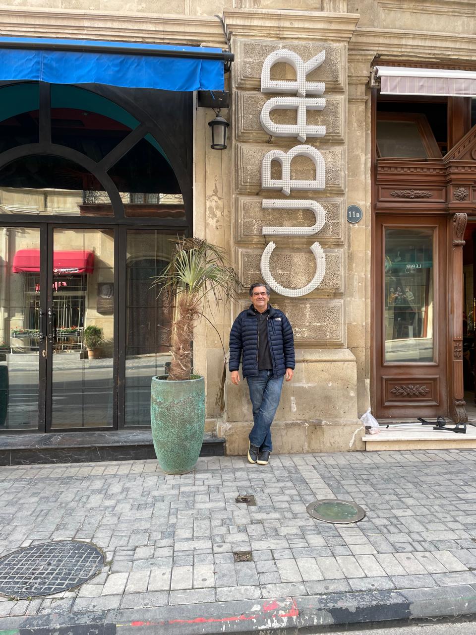 A Diversão Inesperada das Línguas: Um Globetrotter Revela as Curiosidades Hilárias Descobertas em Suas Viagens