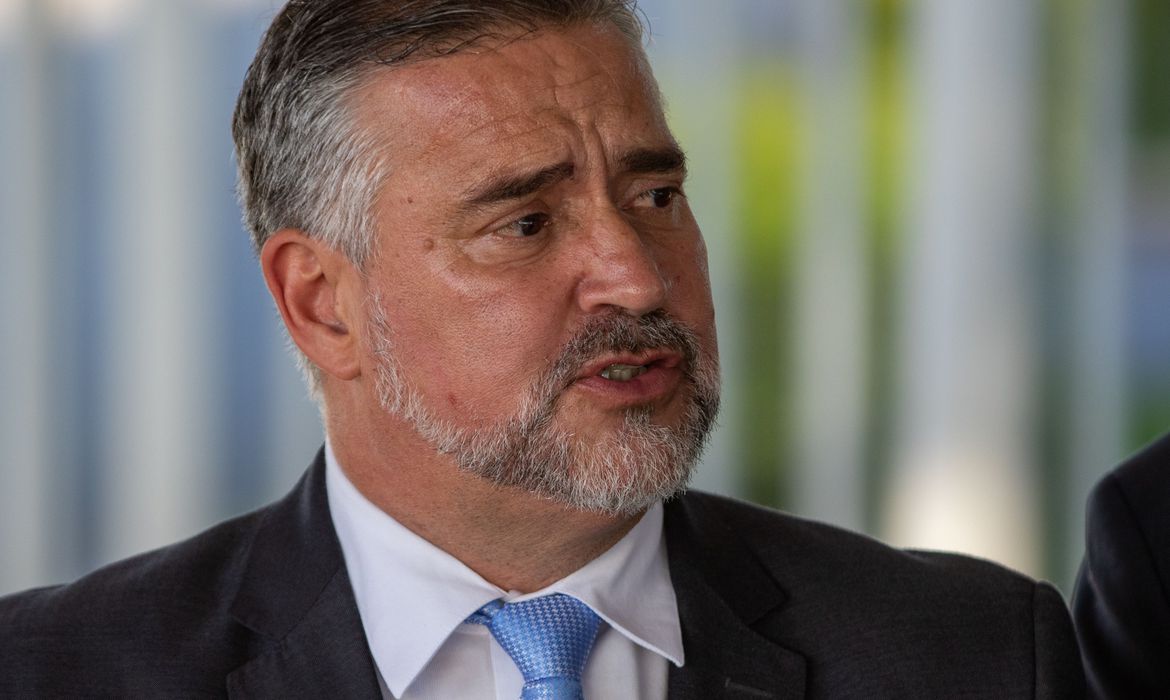 PT lança Paulo Pimenta ao Senado no RS e acena para aliança com Manuela d’Ávila