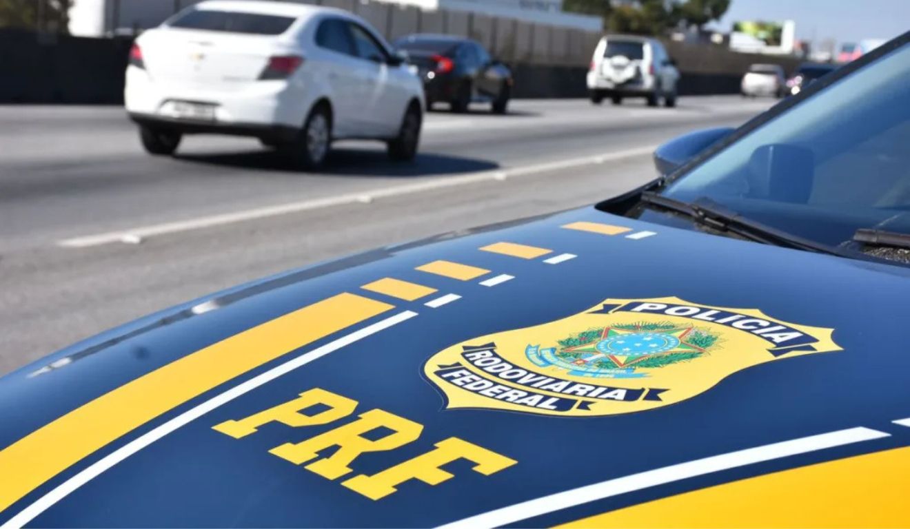 Tragédia na BR-101 em Fundão: Colisão entre Carreta e Carro Resulta em Duas Mortes e Interdição da Rodovia