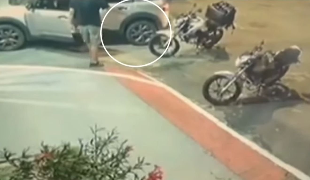 Vídeo flagra policial da reserva atirando após discussão com entregador na Serra