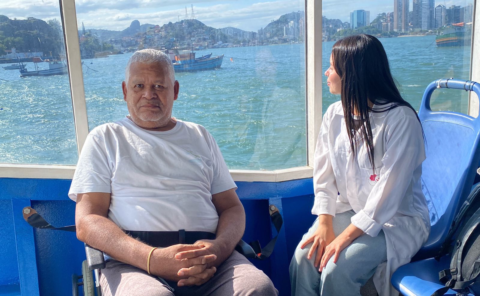 Resgatando Sorrisos: Idosos de Centro de Acolhimento Revivem Emoções em Passeio pela Baía de Vitória