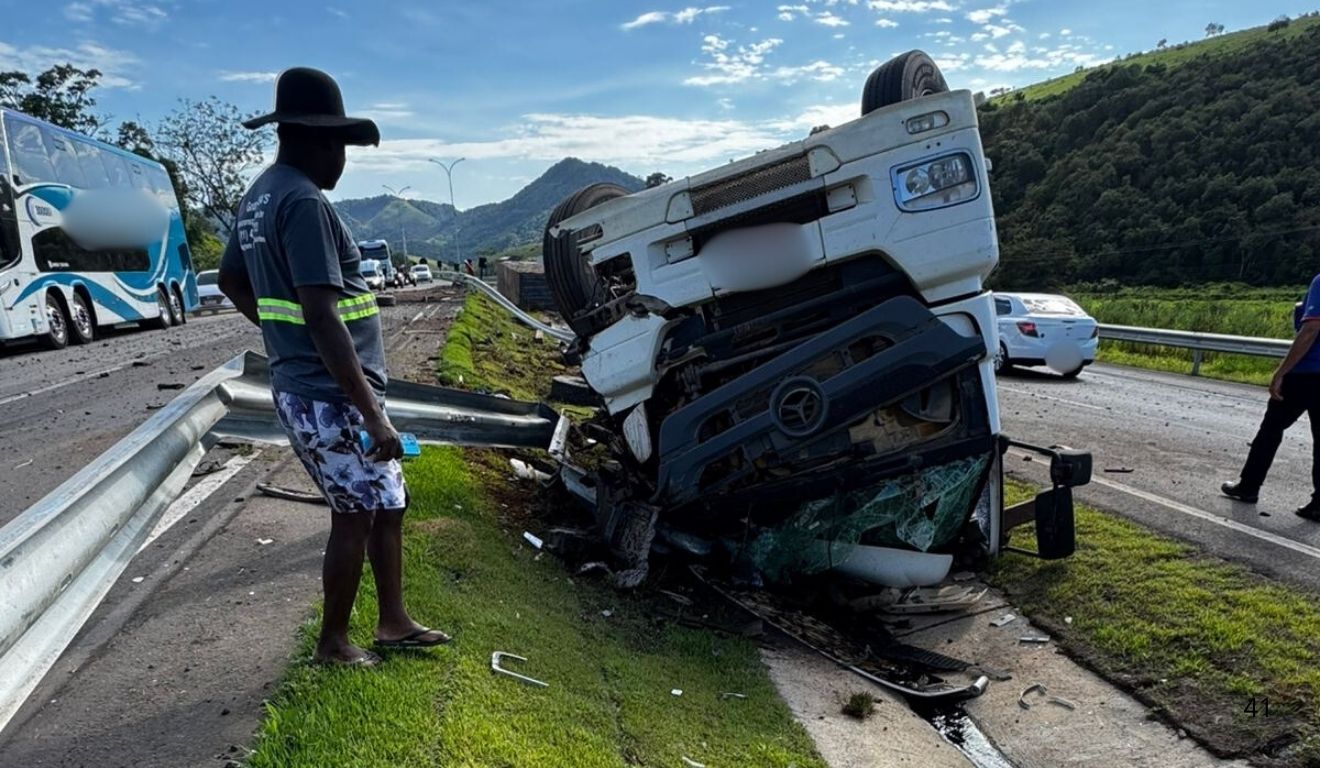 Tragédia na BR-101 em Anchieta: Tombamento de caminhão resulta em morte