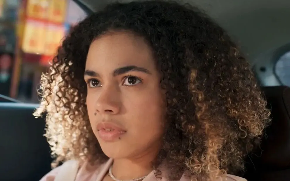 Drama em ‘Três Graças’: Saúde de Joélly Preocupa Após Crise Abordo de Ônibus