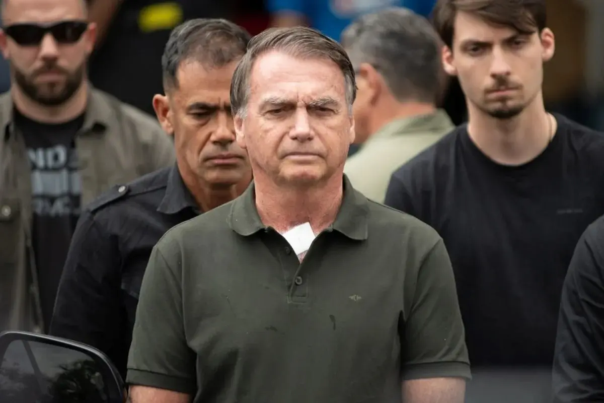 Bolsonaro Surpreende ao Alegar Uso de Solda em Tornozeleira Eletrônica Violada