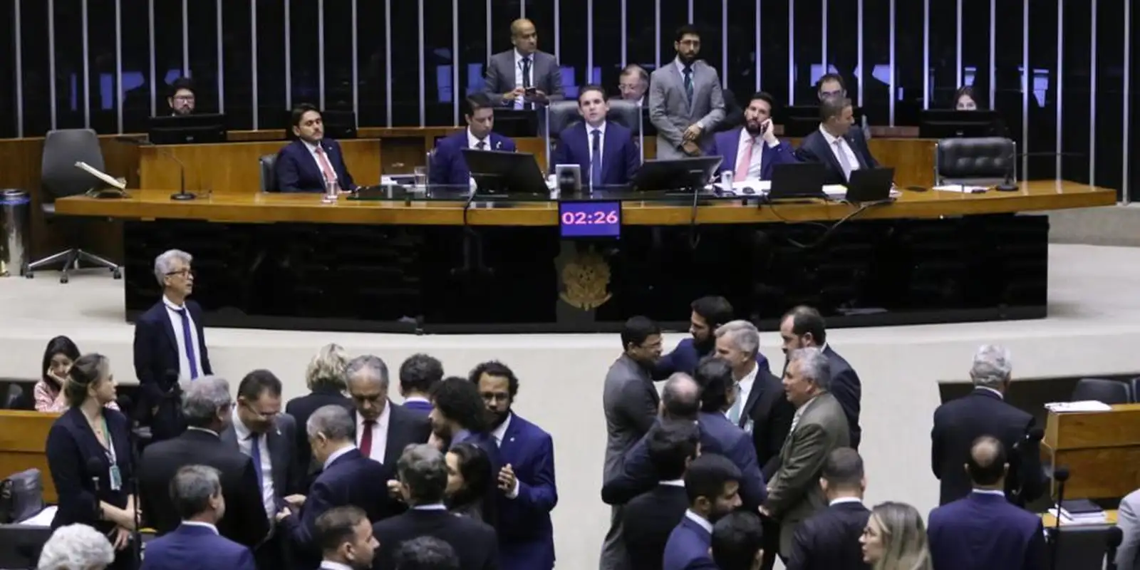 Câmara Aprova Projeto Antifacção com Penas Mais Severas e Apreensão de Bens, Gerando Debate Acalorado