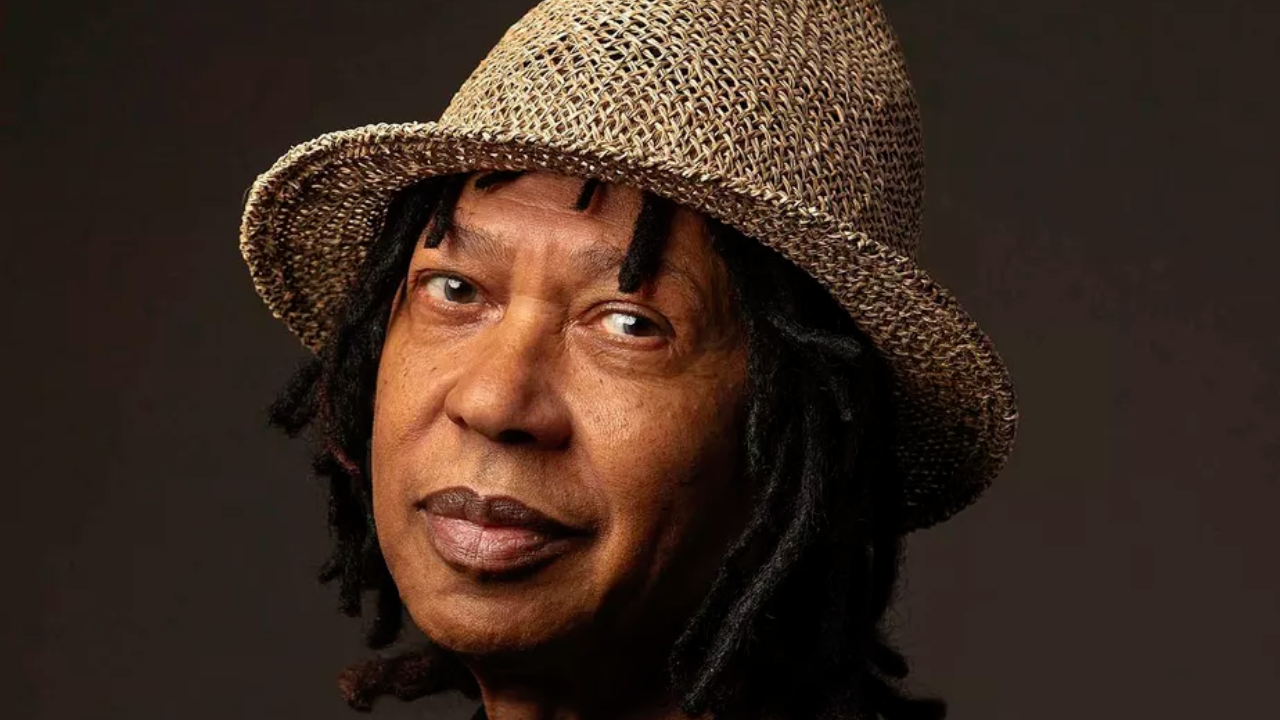 Djavan se Reinventa e Celebra a Geração Z: ‘Aprendo Muito Com Eles’