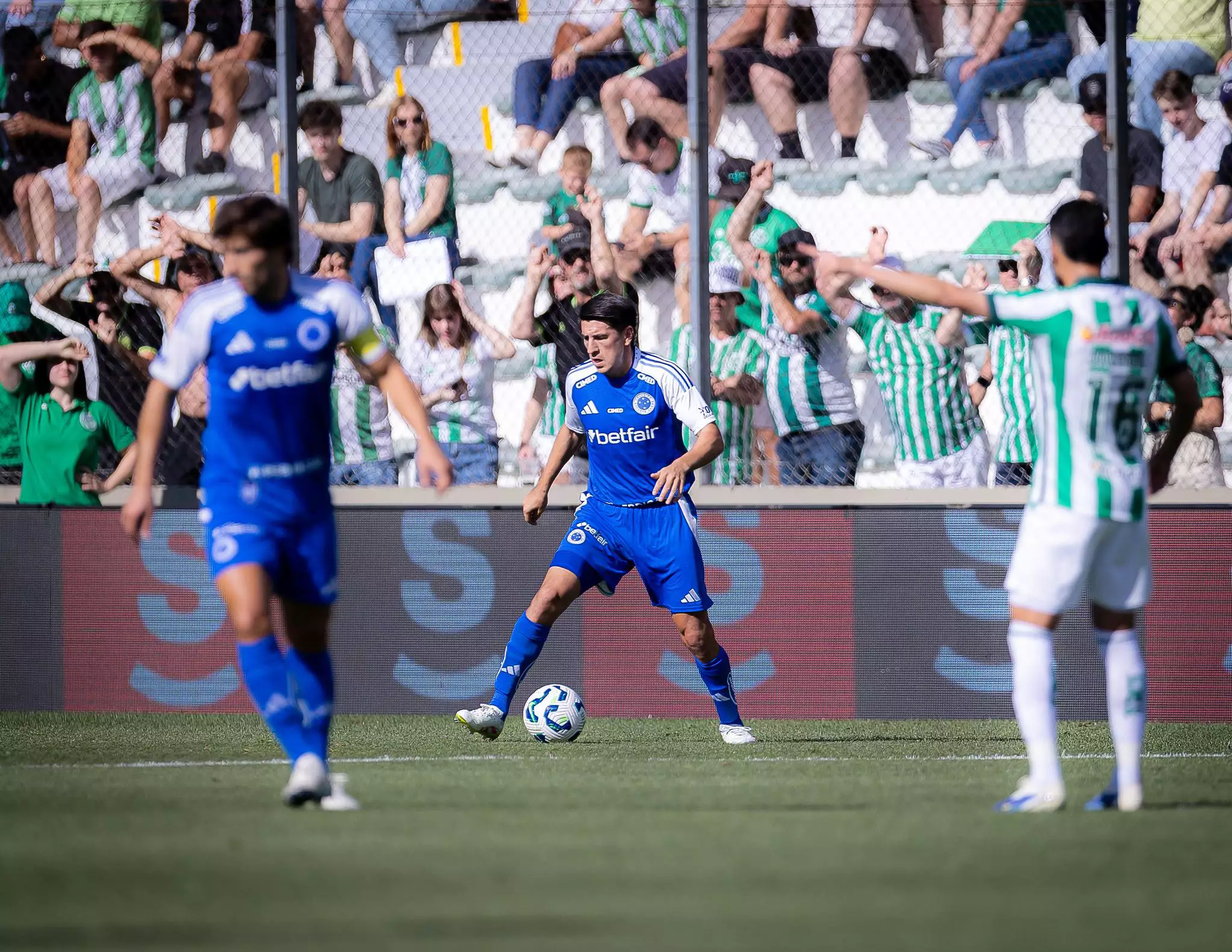 Jogo Épico em Caxias: Juventude e Cruzeiro Empatam em 3 a 3 em Partida de Seis Gols