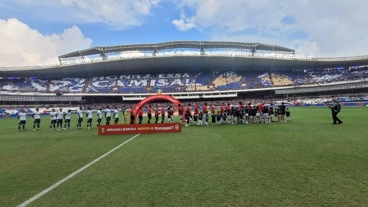 Mangueirão em Delírio: Jogo entre Remo e Goiás Quebra Recorde de Público na Série B