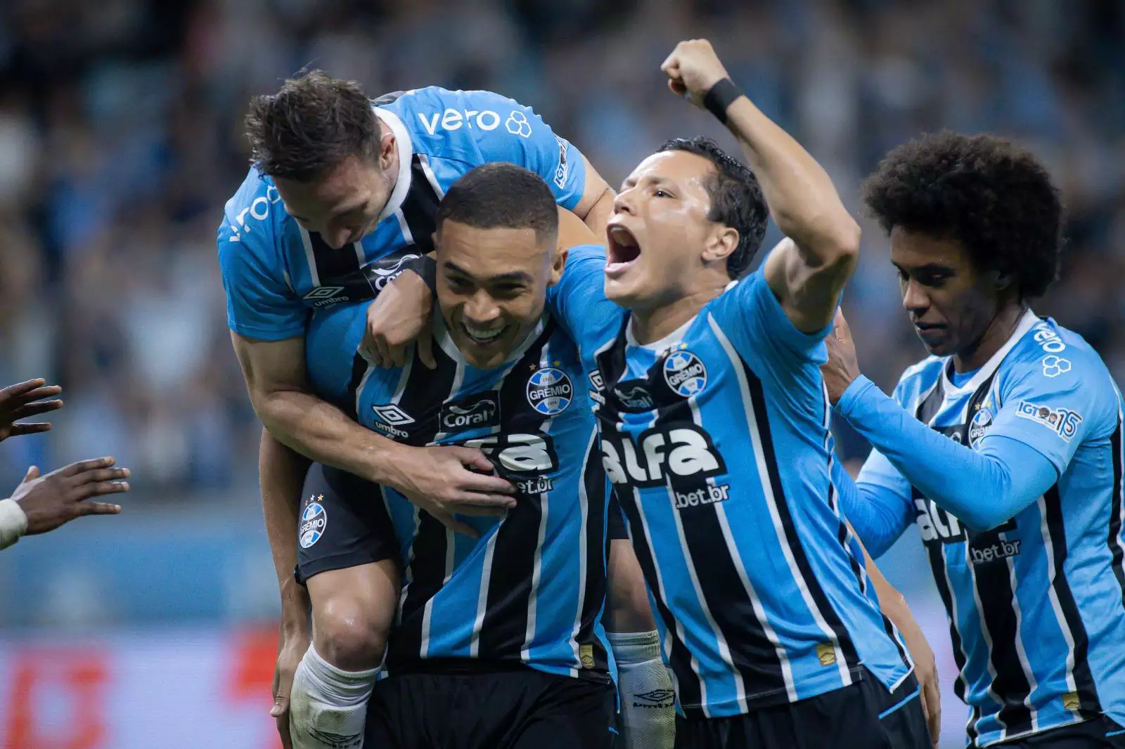 Palmeiras Sofre Virada do Grêmio e Amplia Jejum no Brasileirão Às Vésperas da Final da Libertadores