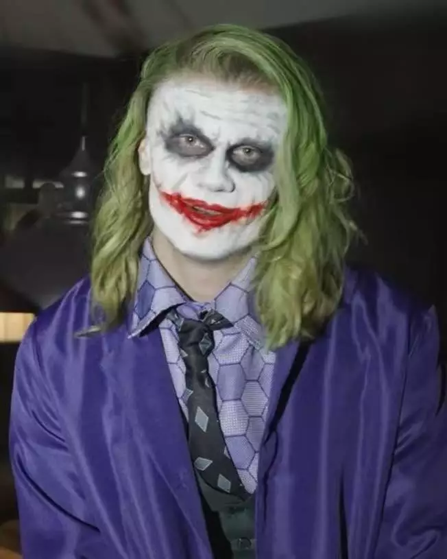 Haaland Troca a Área pelo Coringa: Astro do City Assusta Manchester em Noite de Halloween