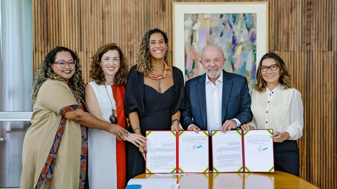 Lula Assina Decretos Históricos para Regularização de Territórios Quilombolas em 14 Estados