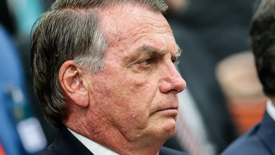 Bolsonaro se Omite: Fim do Prazo para Embargos Abre Caminho para Execução da Pena