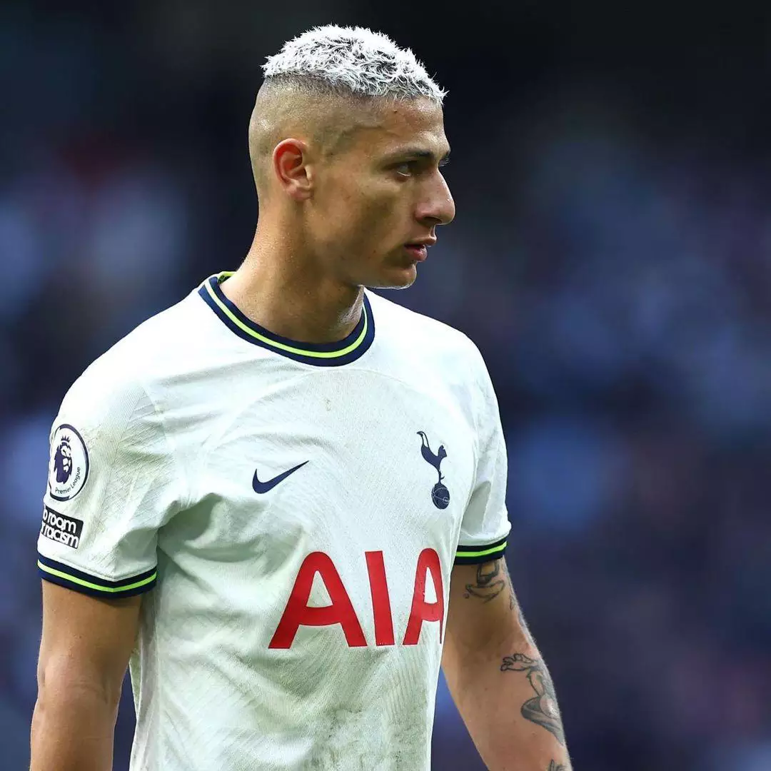 Jogo Eletrizante em Londres: Richarlison Marca, Mas Manchester United Arranca Empate no Fim Contra o Tottenham
