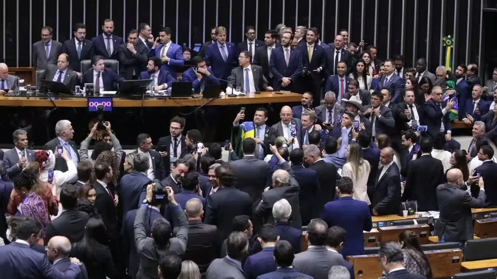 Licença-Paternidade Ampliada: Câmara Aprova Aumento Gradual para Até 20 Dias em 2029