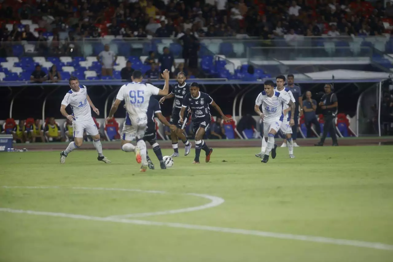 Remo busca o acesso na Ressacada: Vitória sobre o Avaí pode selar vaga na Série A após 32 anos