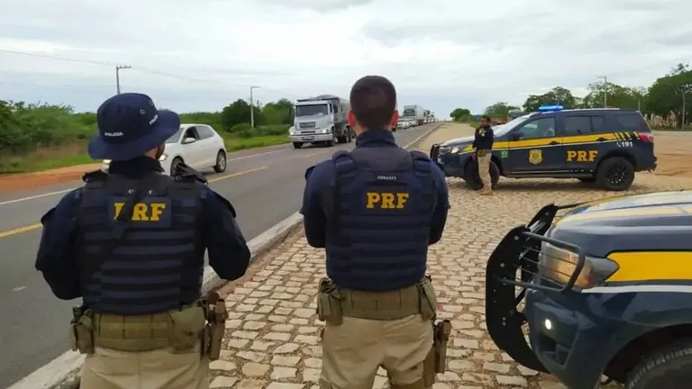 Operação da PRF em Mossoró Resulta em Prisões e Recuperação de Veículo Roubado