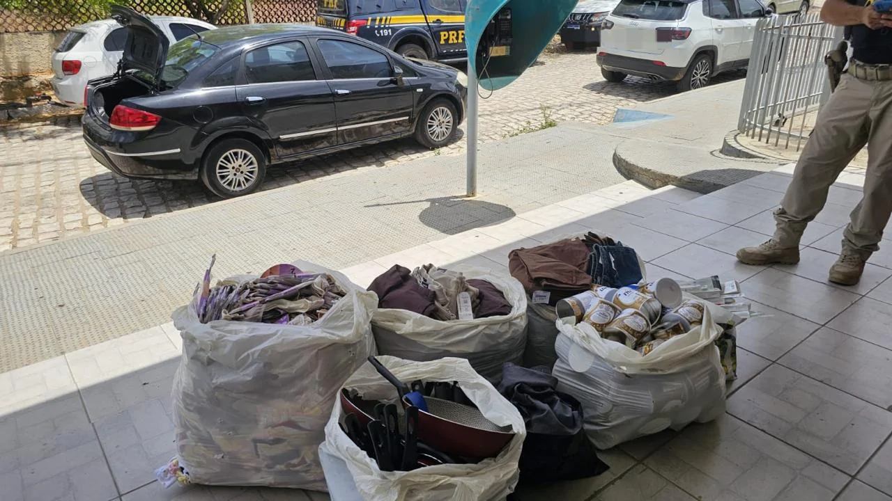 Trio Suspeito de Furtos em Natal é Detido na BR-304 com Roupas e Antifurtos