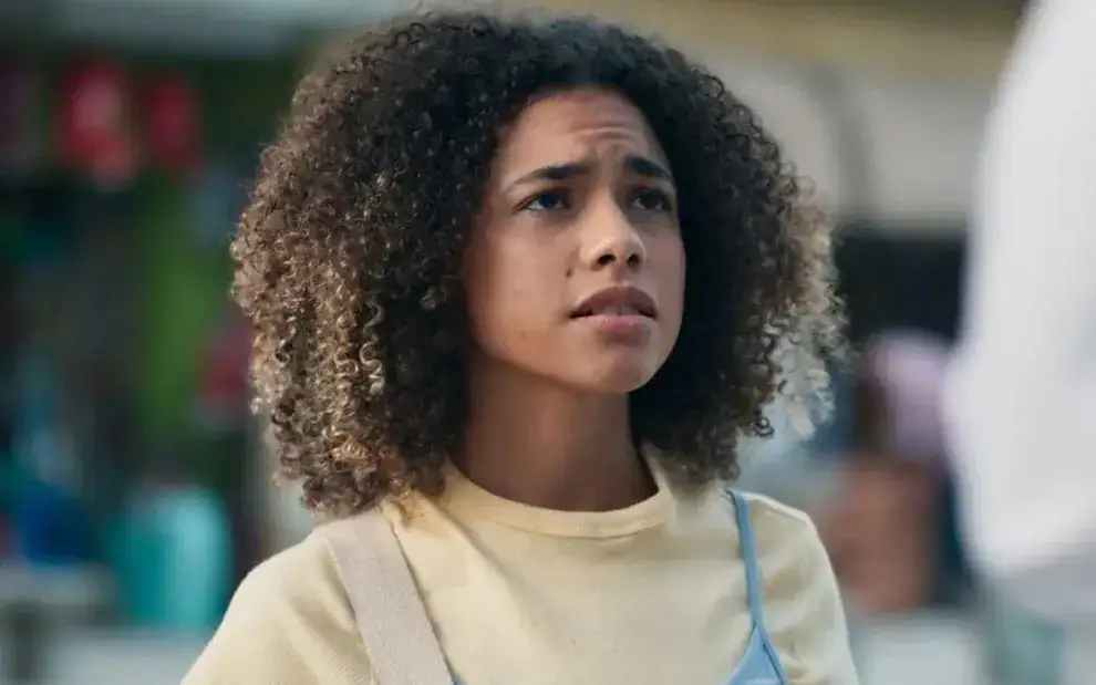 “Três Graças”: Joélly é Envolvida em Esquema de Tráfico de Bebês. Adolescente Corre Grave Perigo!